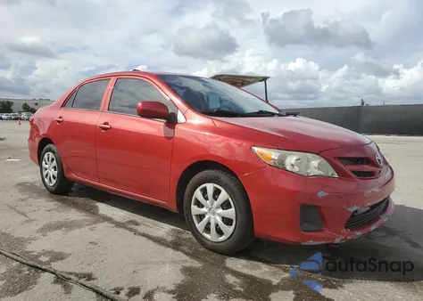 2012 Toyota Corolla Base z USA, uszkodzony, nr VIN 2T1BU4EE5CC888098